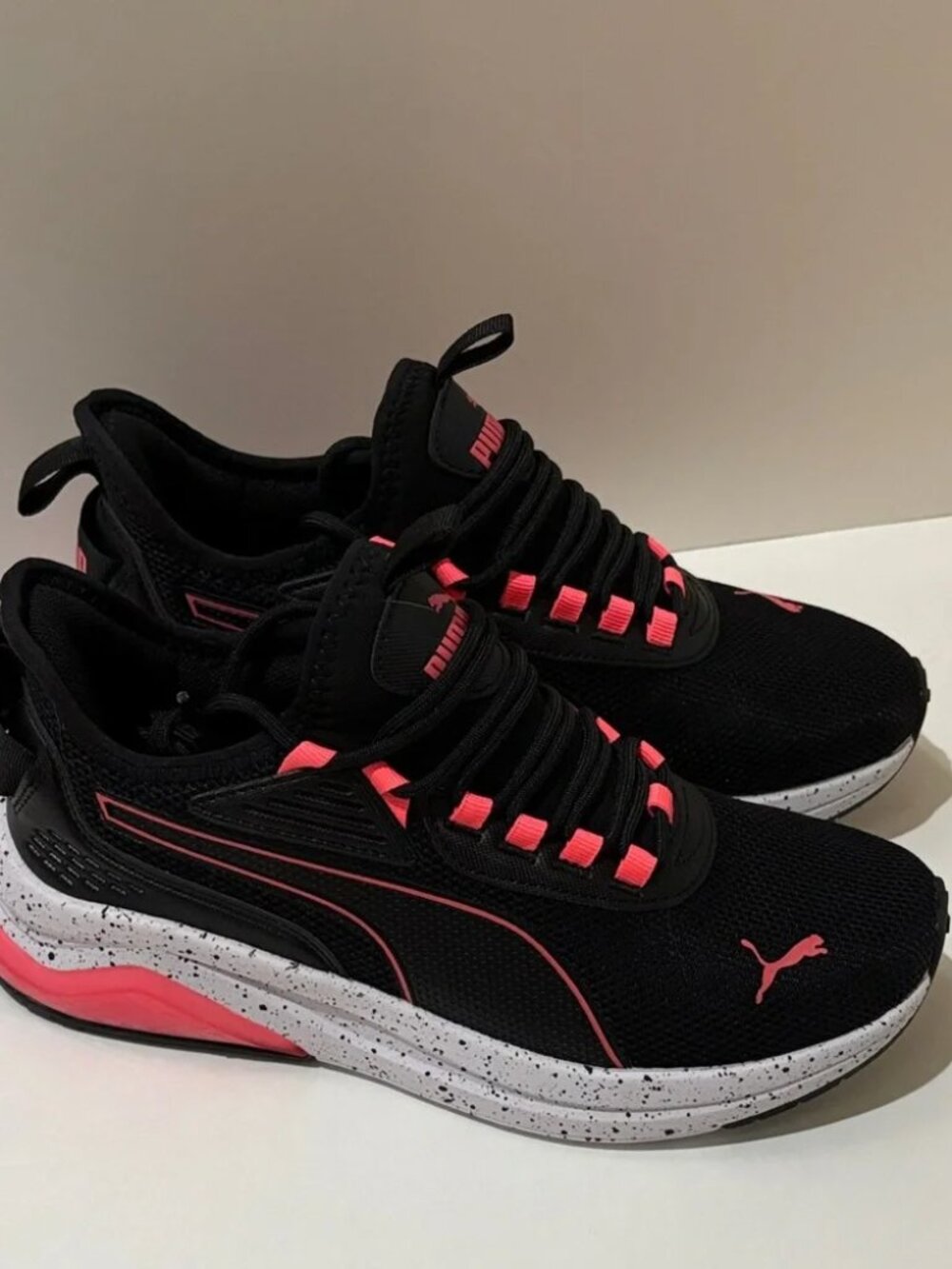 Super Stylish Puma Amplifier Black & Pink Speckled Running Shoes